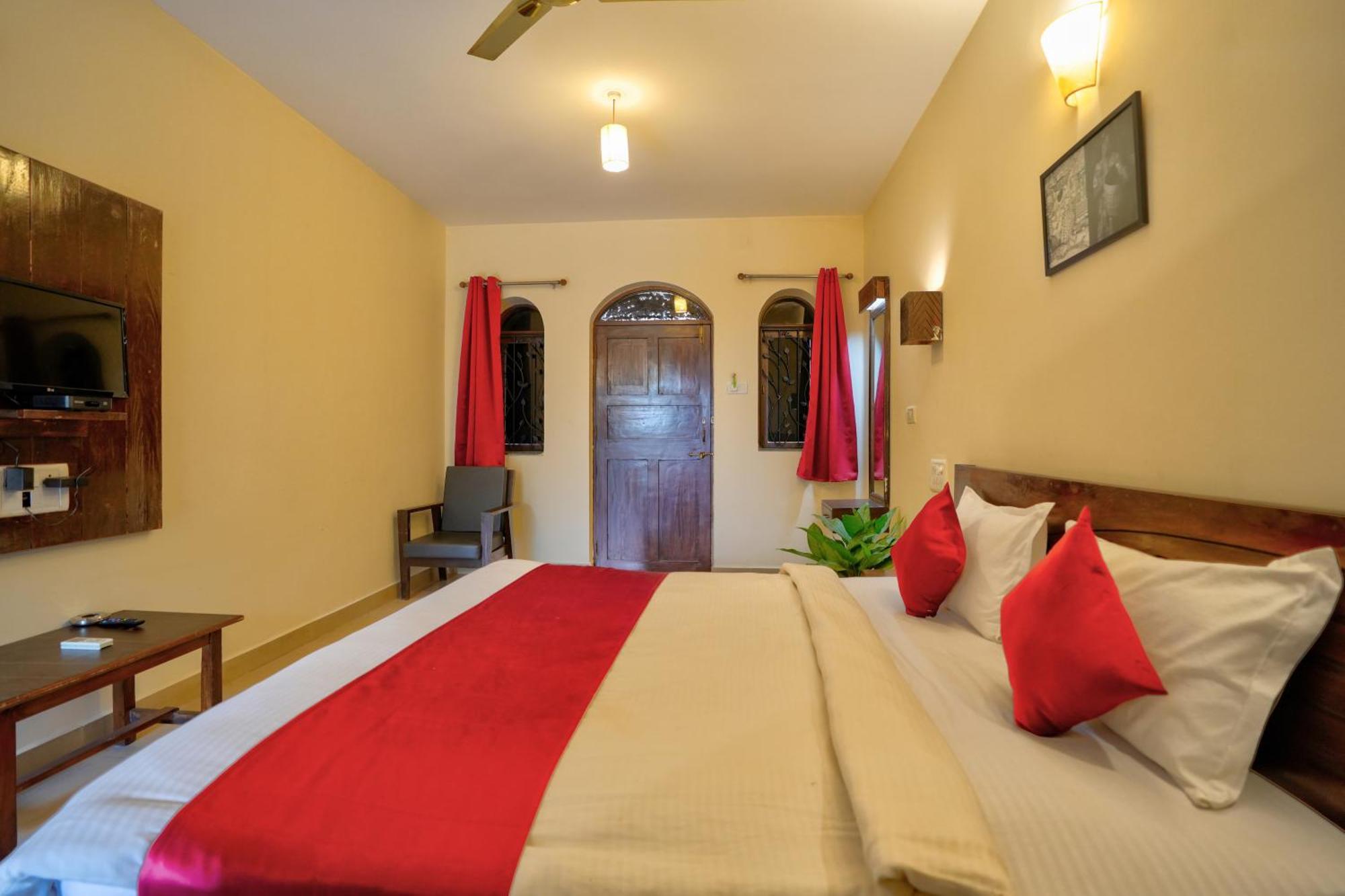 Hotel Salty Waves Baga Zewnętrze zdjęcie