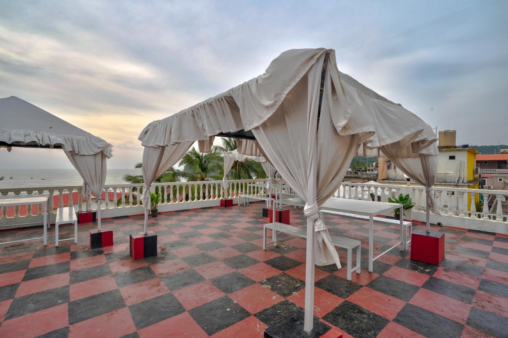 Hotel Salty Waves Baga Zewnętrze zdjęcie