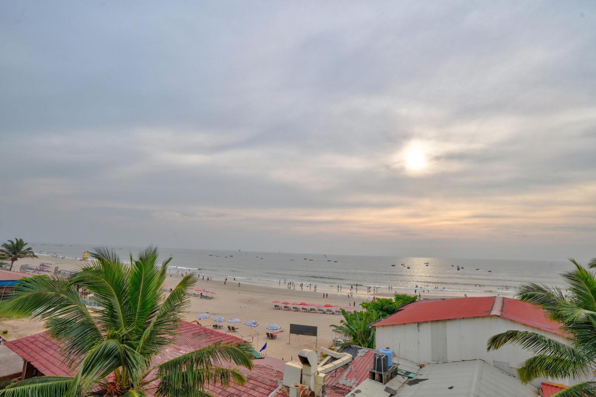 Hotel Salty Waves Baga Zewnętrze zdjęcie
