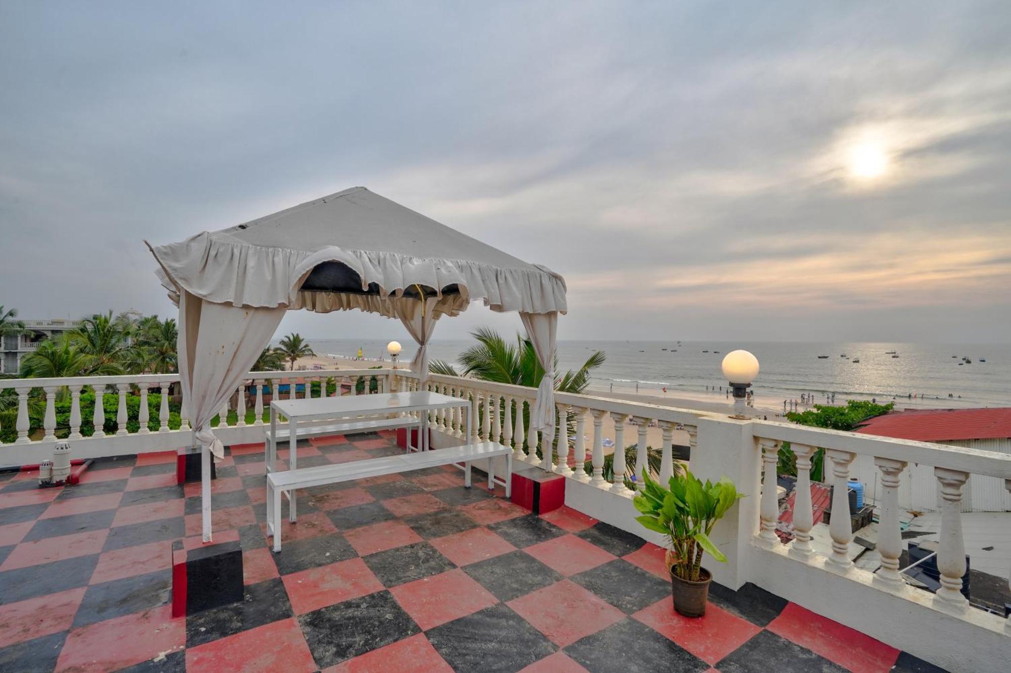 Hotel Salty Waves Baga Zewnętrze zdjęcie