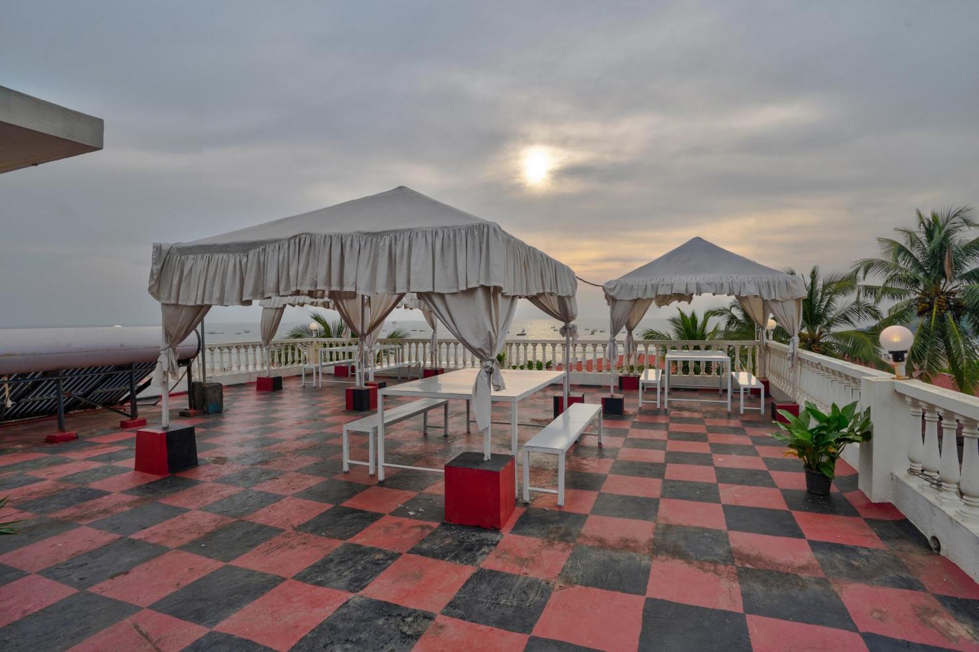 Hotel Salty Waves Baga Zewnętrze zdjęcie