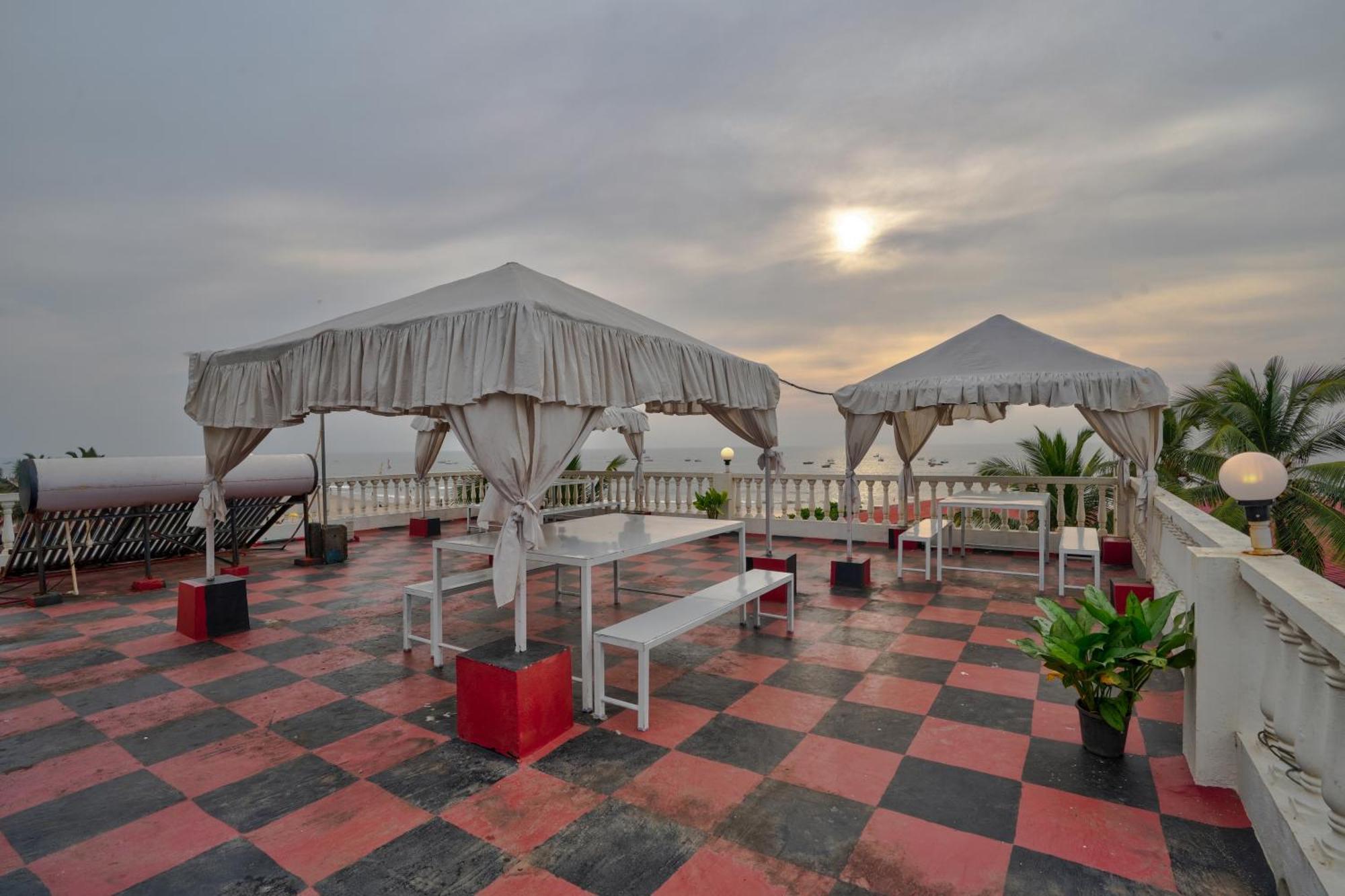 Hotel Salty Waves Baga Zewnętrze zdjęcie